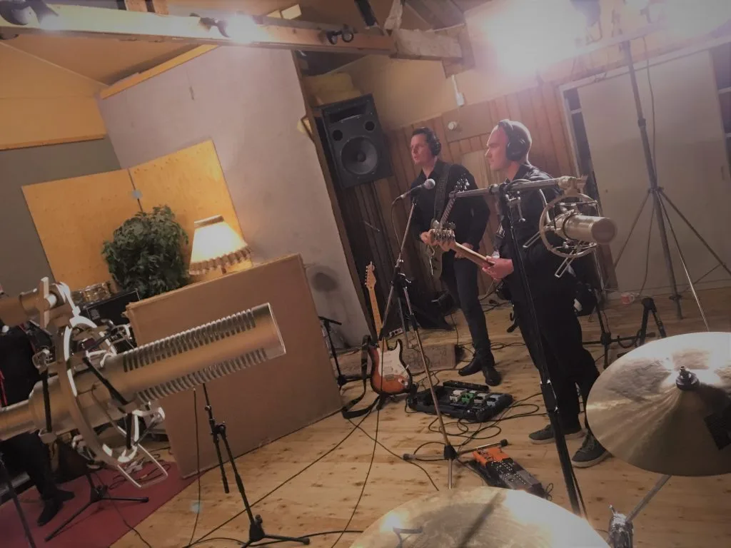 Martijn aan het werk in de studio voor Demo 2019 Coverband The Hits