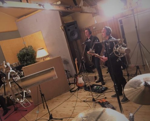 Martijn aan het werk in de studio voor Demo 2019 Coverband The Hits
